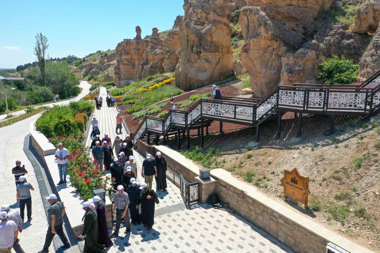 Başkan Kavuş, Konya’nın büyükleriyle Meram’ı karış karış gezdi 10